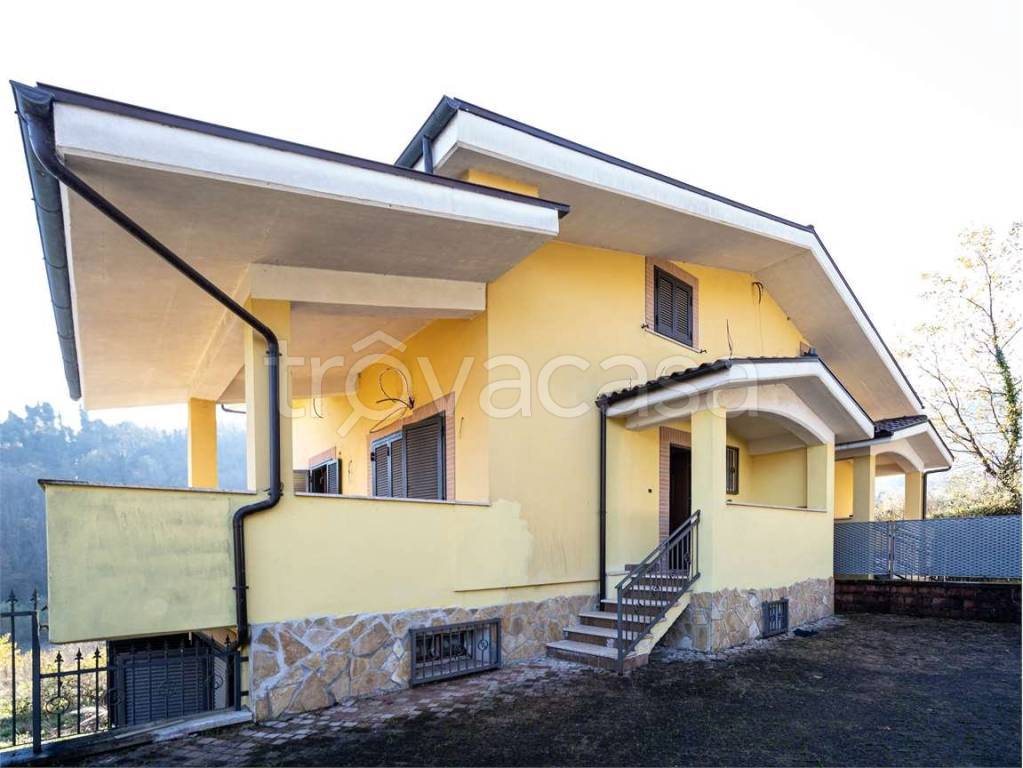 casa indipendente in vendita a Ceccano