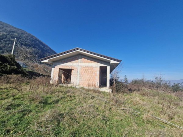 casa indipendente in vendita a Ceccano