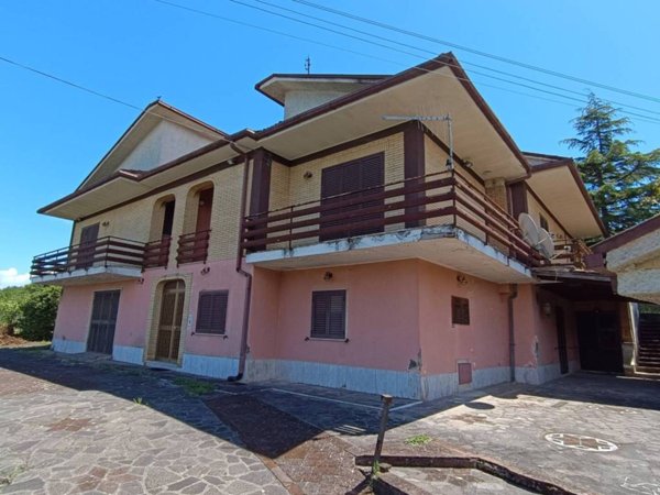 casa indipendente in vendita a Ceccano