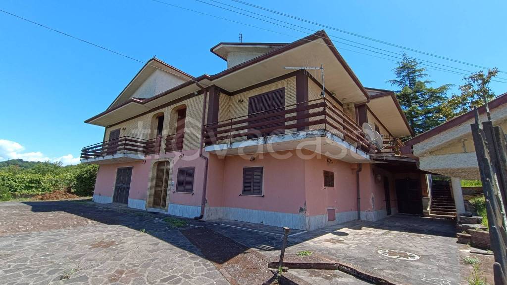 casa indipendente in vendita a Ceccano