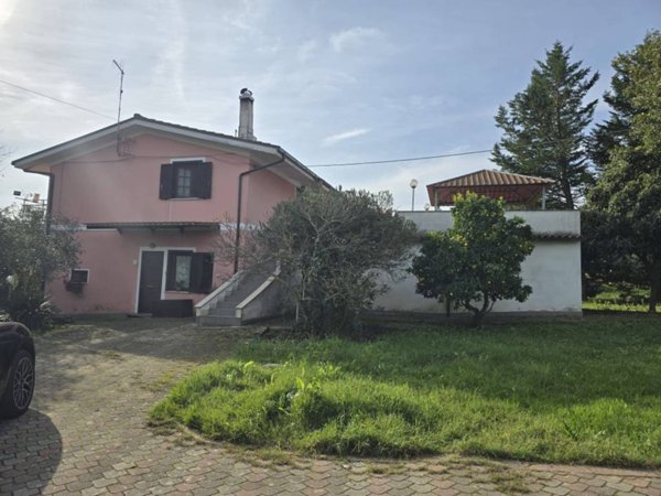 casa indipendente in vendita a Ceccano