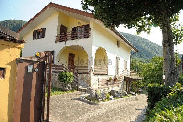 casa indipendente in vendita a Ceccano