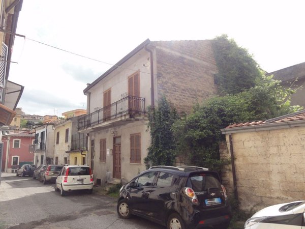 casa indipendente in vendita a Ceccano