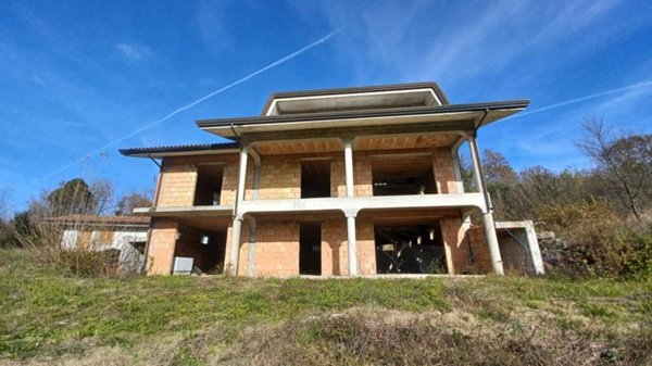 casa indipendente in vendita a Ceccano