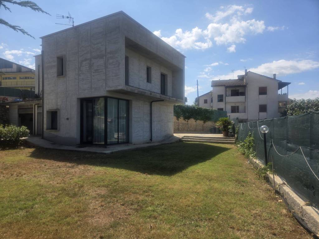 casa indipendente in vendita a Ceccano