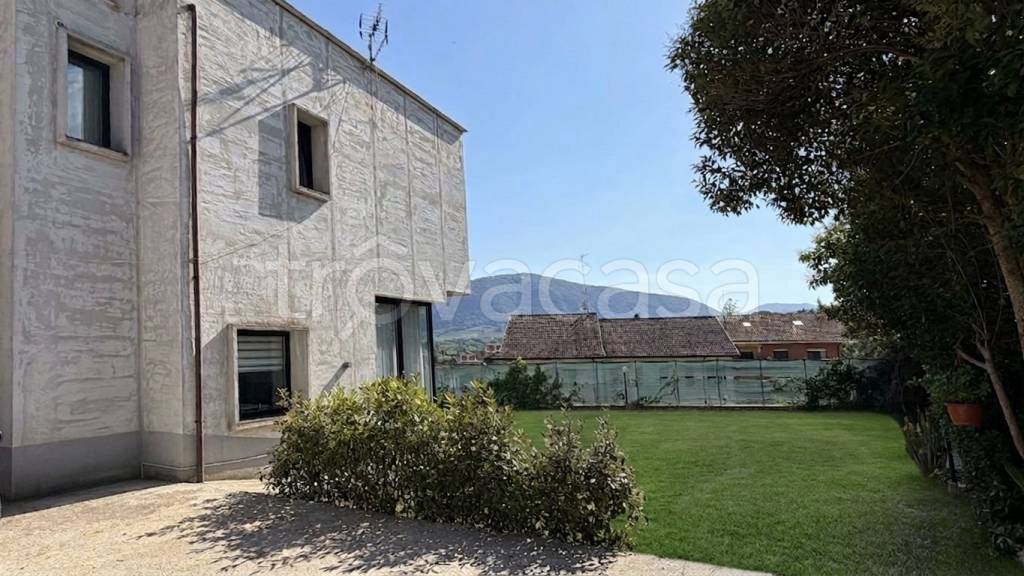casa indipendente in vendita a Ceccano