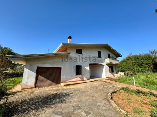 casa indipendente in vendita a Ceccano