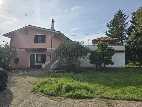 casa indipendente in vendita a Ceccano