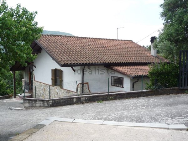 casa indipendente in vendita a Ceccano