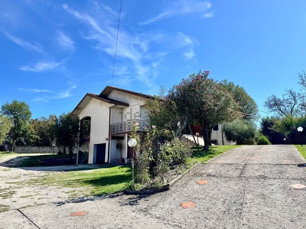 casa indipendente in vendita a Ceccano