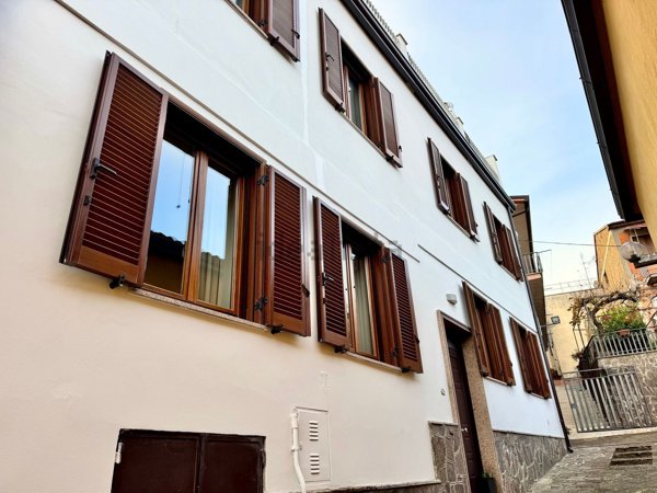 casa indipendente in vendita a Ceccano