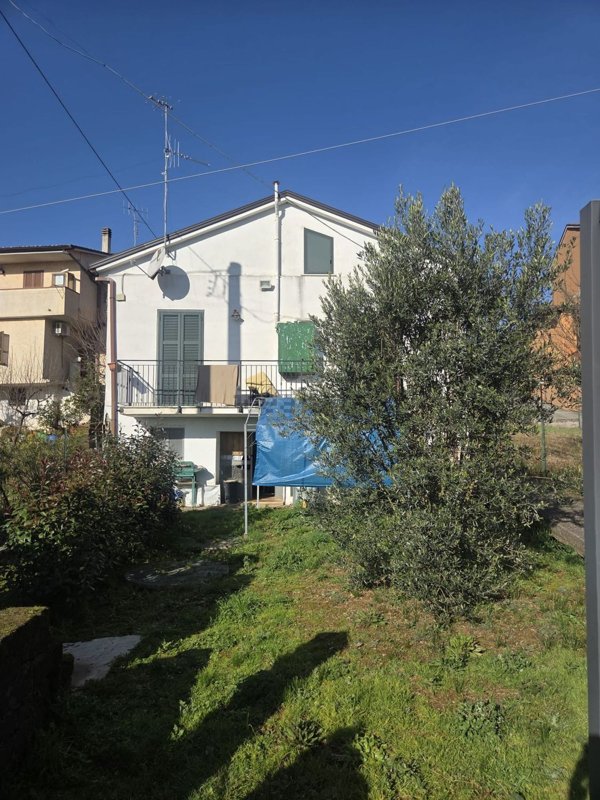 casa indipendente in vendita a Ceccano