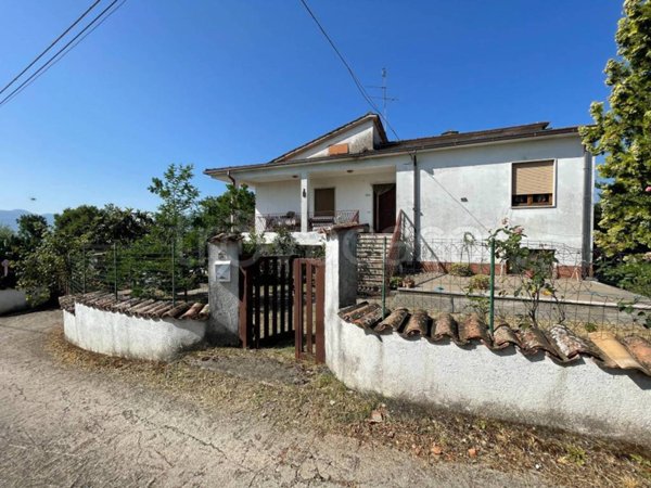 casa indipendente in vendita a Ceccano