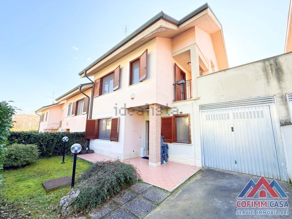 casa indipendente in vendita a Ceccano