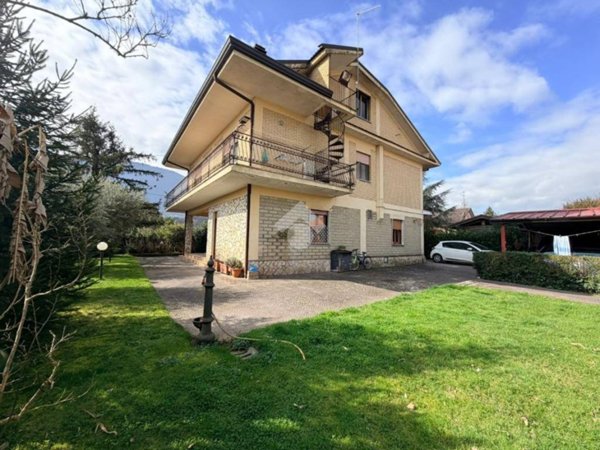 casa indipendente in vendita a Ceccano