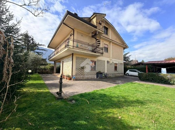 casa indipendente in vendita a Ceccano