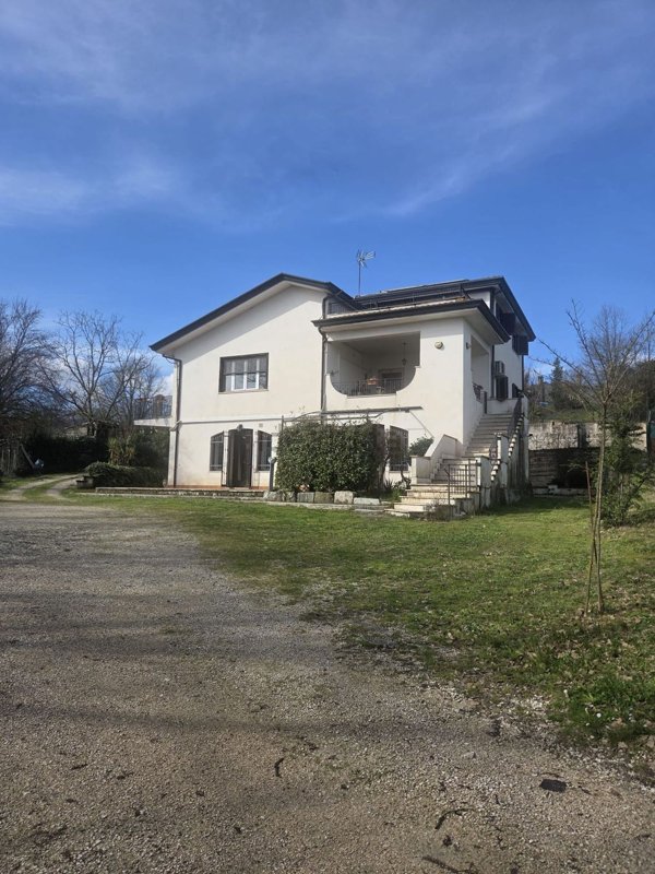 casa indipendente in vendita a Ceccano