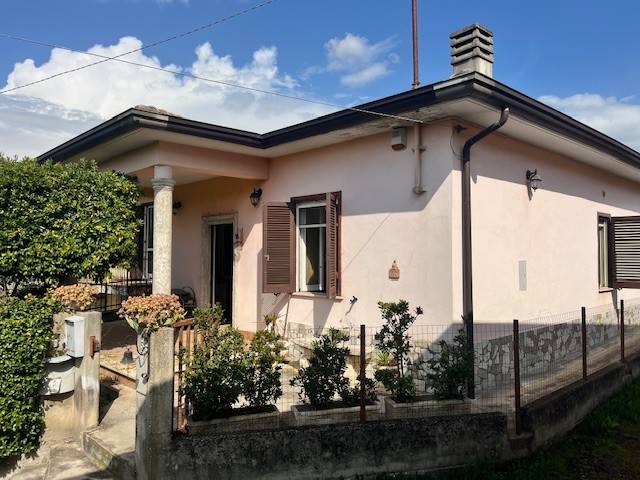 casa indipendente in vendita a Ceccano
