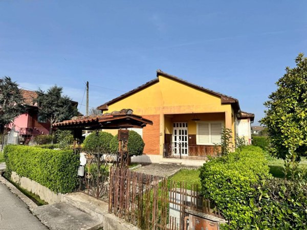 casa indipendente in vendita a Ceccano