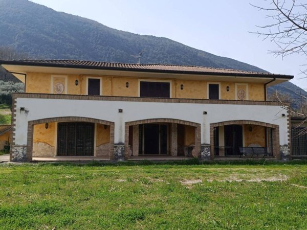 casa indipendente in vendita a Ceccano