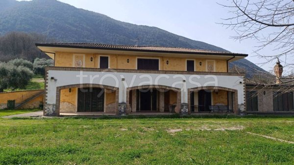 casa indipendente in vendita a Ceccano