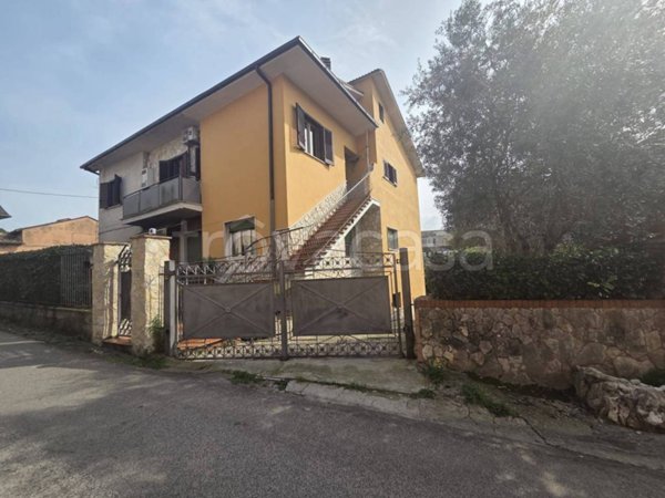 casa indipendente in vendita a Ceccano