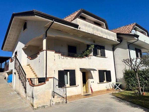 casa indipendente in vendita a Ceccano
