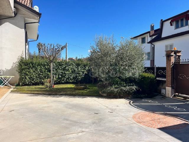 casa indipendente in vendita a Ceccano