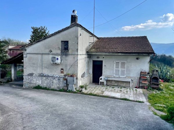 casa indipendente in vendita a Ceccano