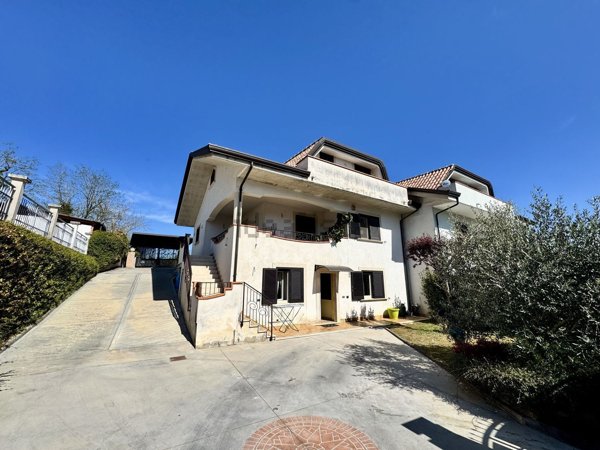 casa indipendente in vendita a Ceccano