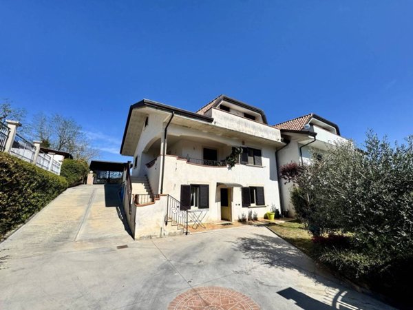 casa indipendente in vendita a Ceccano