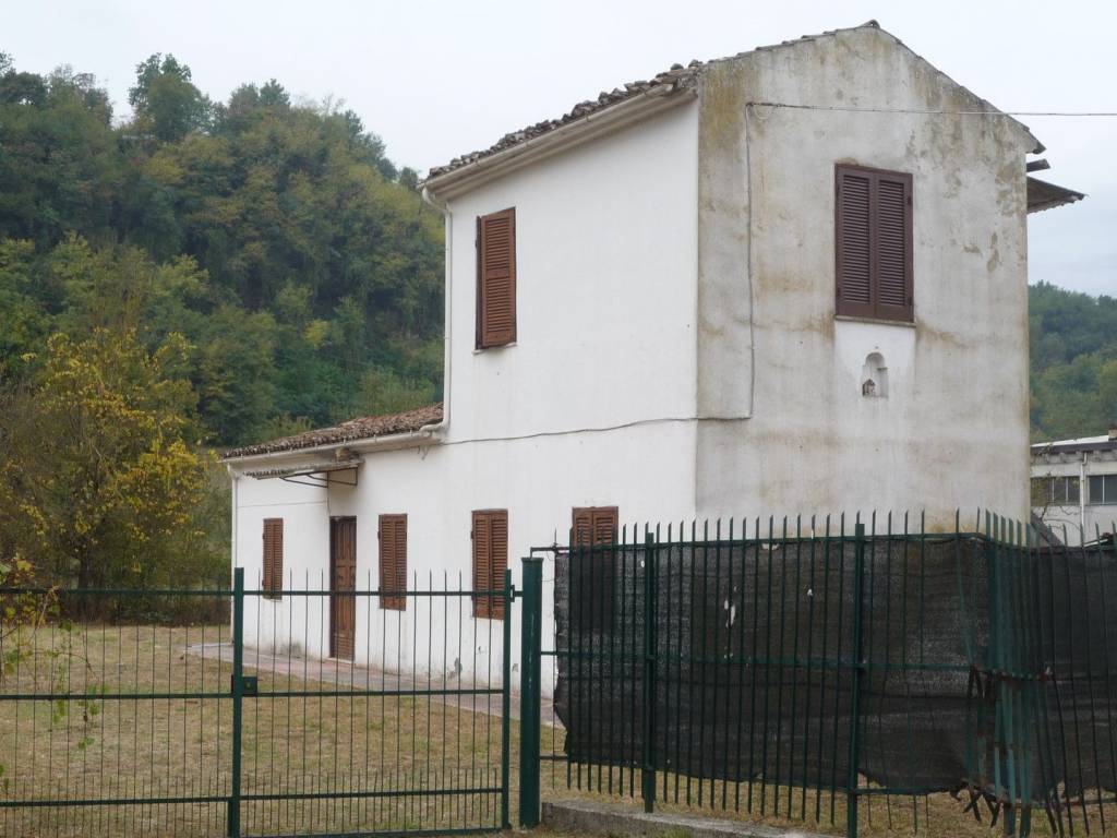 casa indipendente in vendita a Ceccano