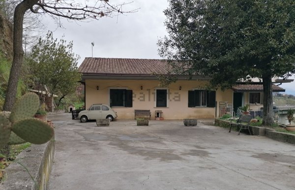 casa indipendente in vendita a Ceccano