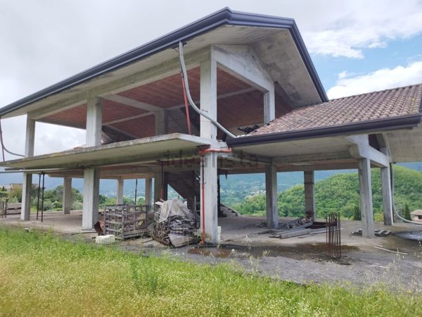 casa indipendente in vendita a Ceccano