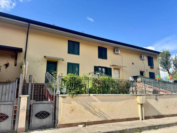 casa indipendente in vendita a Ceccano
