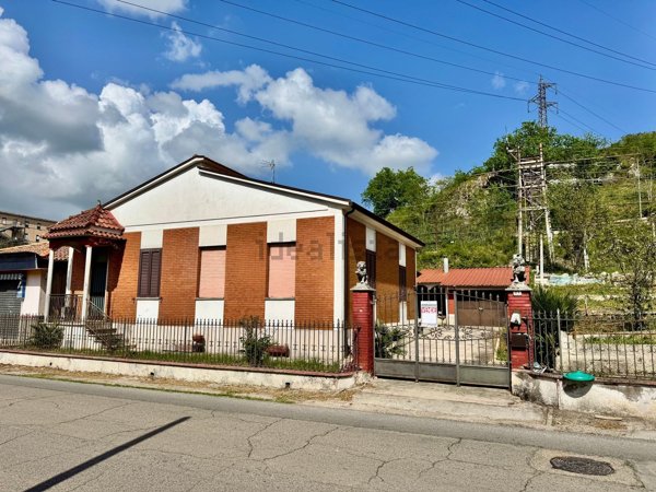 casa indipendente in vendita a Ceccano