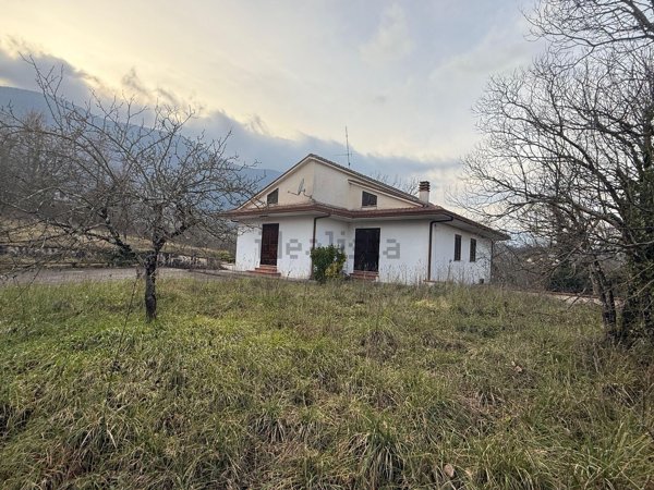casa indipendente in vendita a Ceccano