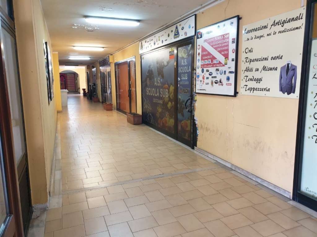 locale commerciale in vendita a Ceccano
