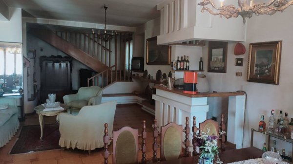casa indipendente in vendita a Ceccano