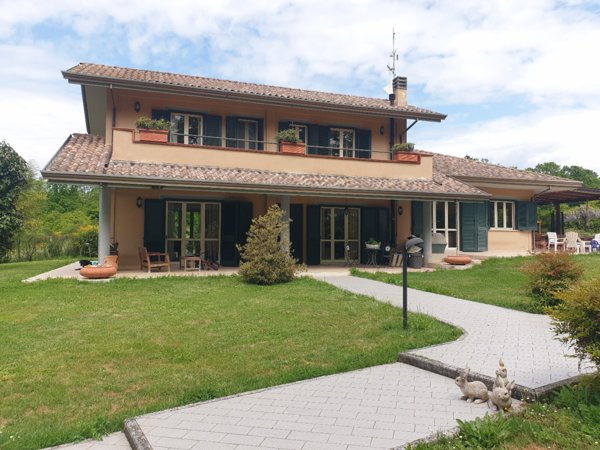 casa indipendente in vendita a Ceccano
