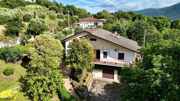 casa indipendente in vendita a Ceccano