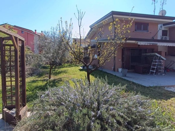 casa indipendente in vendita a Ceccano