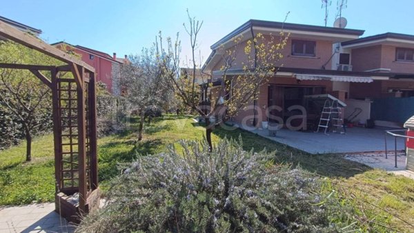 casa indipendente in vendita a Ceccano