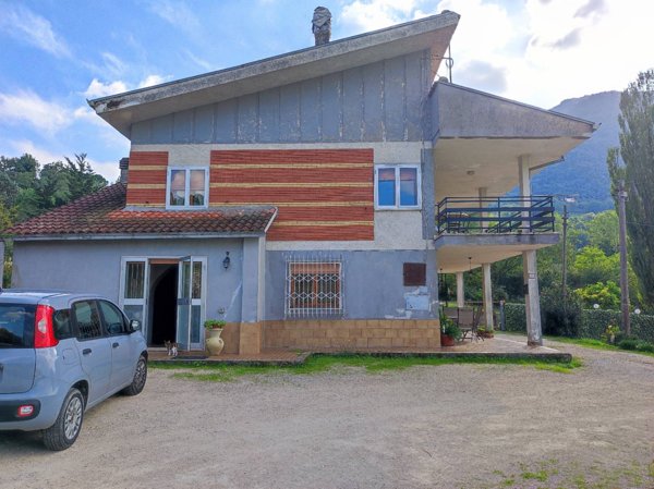 casa indipendente in vendita a Ceccano