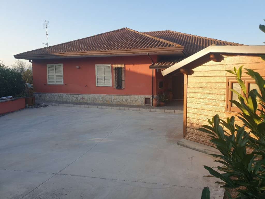 casa indipendente in vendita a Ceccano