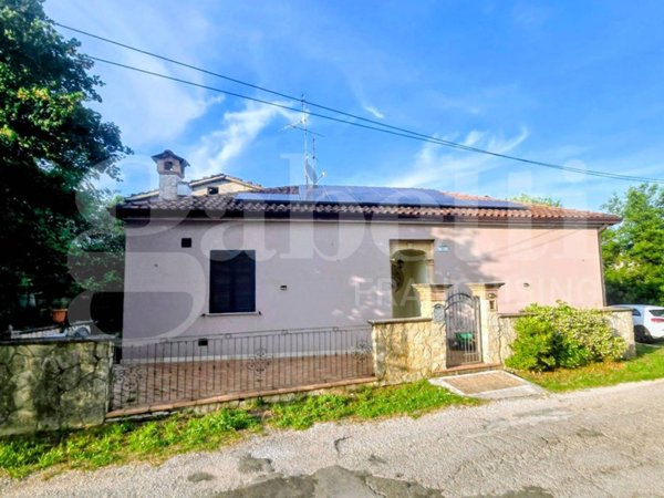 casa indipendente in vendita a Ceccano