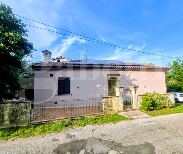 casa indipendente in vendita a Ceccano