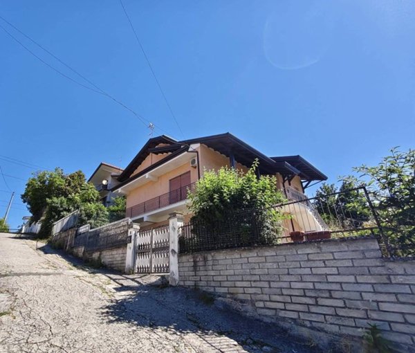 casa indipendente in vendita a Ceccano