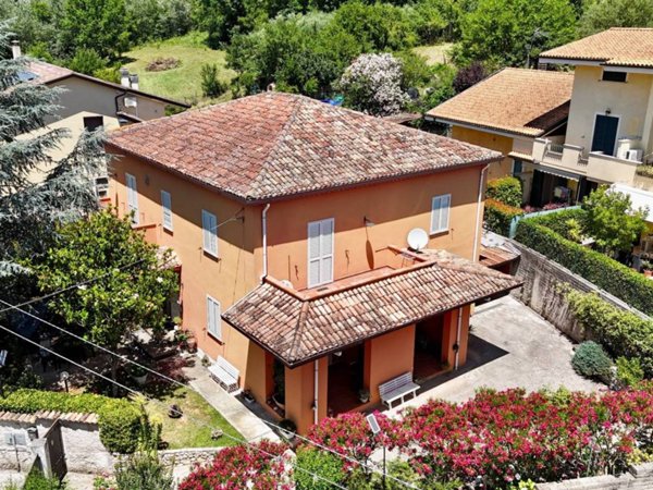 casa indipendente in vendita a Ceccano