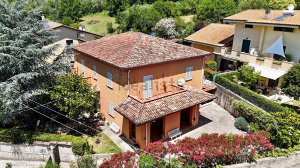 casa indipendente in vendita a Ceccano